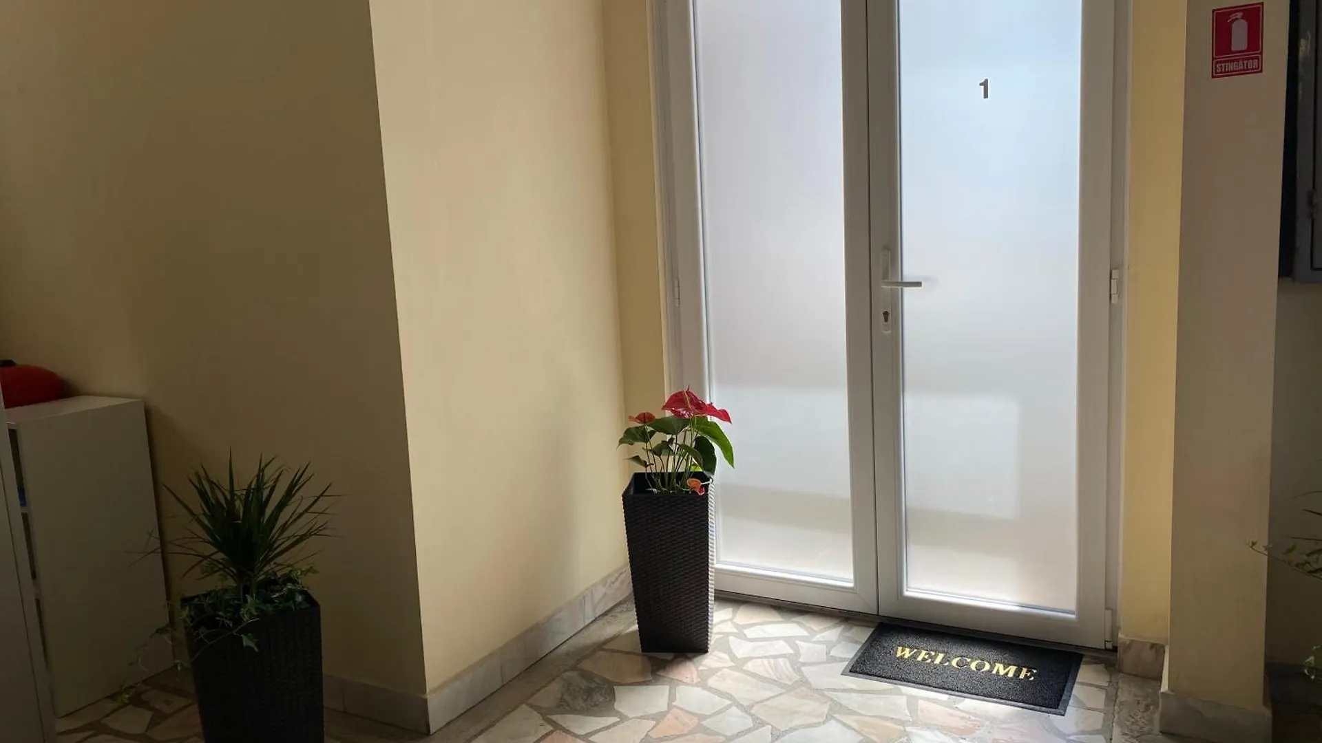 Appartamento Studio 27Mp - Dormitor Cu Baie Proprie - Balcon - Bucatarie Complet Utilata Mogosoaia Romania